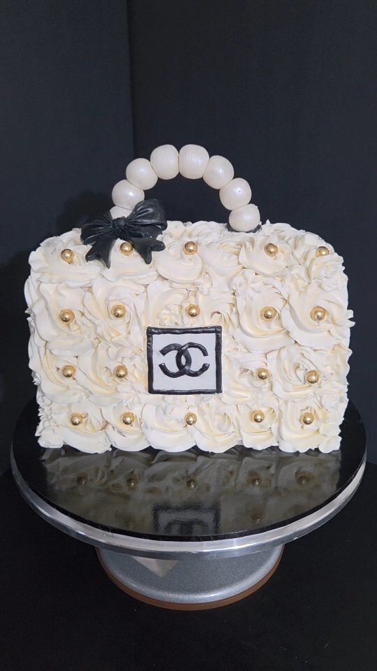 Instagram post from aucakes_by_anne. This post is in position 4.